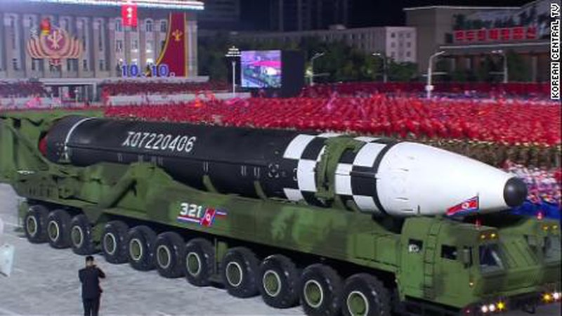 Triều Tiên trình làng tên lửa đạn đạo xuyên lục địa lớn nhất thế giới - Ảnh 1.
