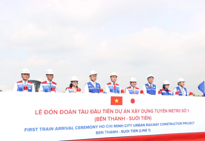 TP HCM đón nhận đoàn tàu đầu tiên của tuyến metro số 1 - Ảnh 7.