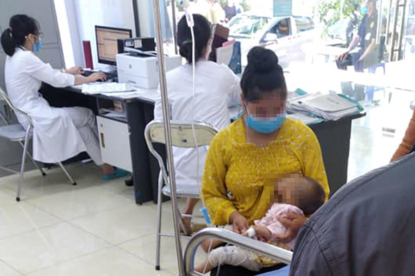 Sơn La: Thêm nhiều trẻ khác nhập viện sau khi tiêm vắc xin 5 trong 1 - Ảnh 1.