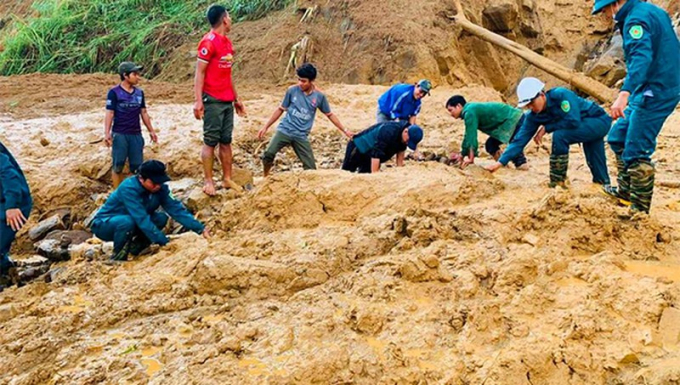 Quảng Nam: Thêm một vụ sạt lở đất vùi lấp 13 người tại Phước Sơn - Ảnh 1.