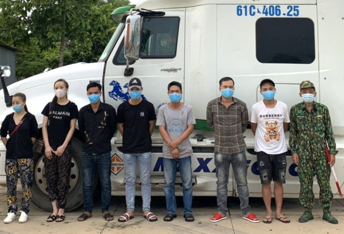 Tây Ninh: Bắt xe tải chở 6 người xuất cảnh trái phép sang Campuchia - Ảnh 1.