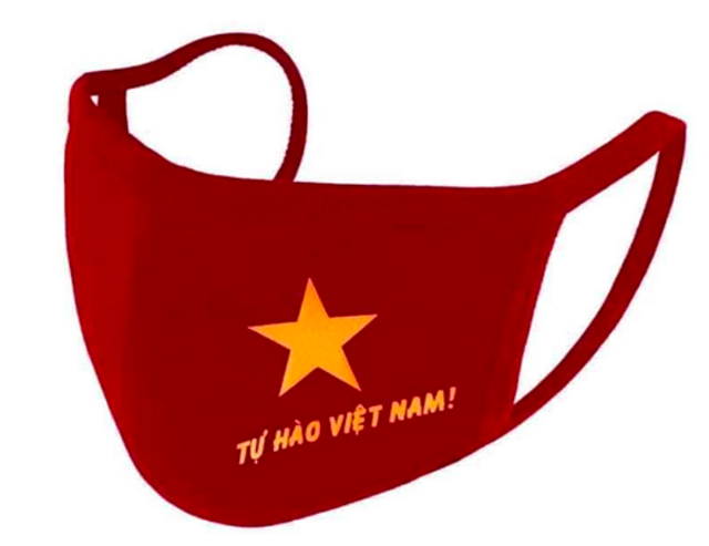 Niềm tự hào Việt Nam và chiếc khẩu trang vải in hình cờ đỏ sao vàng - Ảnh 1.