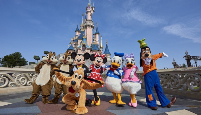Disney tiếp tục sa thải 32.000 nhân viên vì dịch Covid-19 - Ảnh 1.