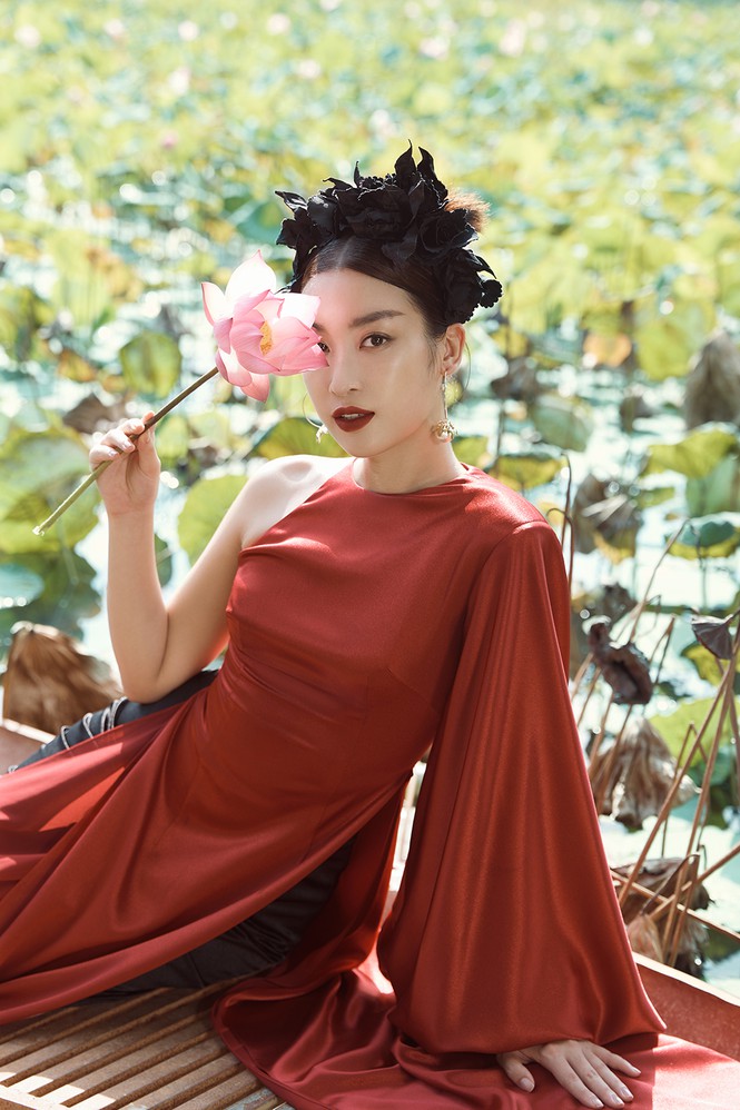 Hoa hậu Đỗ Mỹ Linh hoá mỹ nhân cổ trang giữa sông núi Tràng An - Ảnh 4.