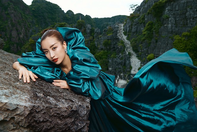 Hoa hậu Đỗ Mỹ Linh hoá mỹ nhân cổ trang giữa sông núi Tràng An - Ảnh 7.