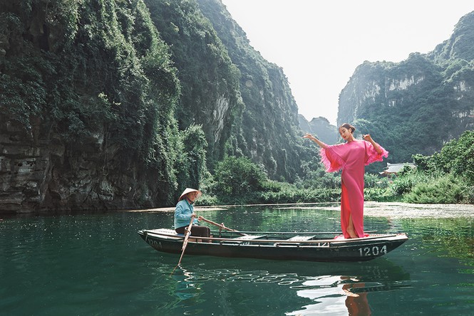 Hoa hậu Đỗ Mỹ Linh hoá mỹ nhân cổ trang giữa sông núi Tràng An - Ảnh 8.