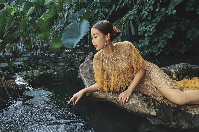 Hoa hậu Đỗ Mỹ Linh hoá mỹ nhân cổ trang giữa sông núi Tràng An - Ảnh 12.