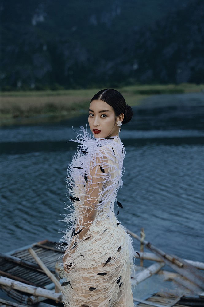 Hoa hậu Đỗ Mỹ Linh hoá mỹ nhân cổ trang giữa sông núi Tràng An - Ảnh 11.