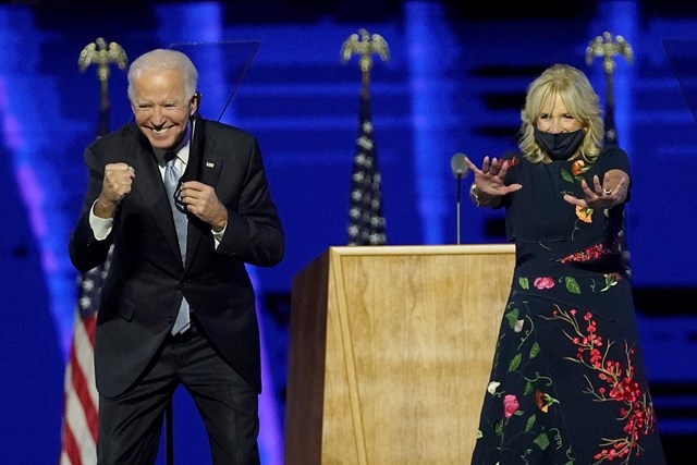 Vé VIP dự lễ nhậm chức của ông Joe Biden có giá 1 triệu USD - Ảnh 1.