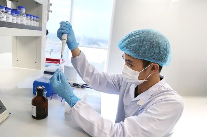 Việt Nam chuẩn bị tiêm thử nghiệm vaccine ngừa COVID-19 cho 40 người - Ảnh 1.