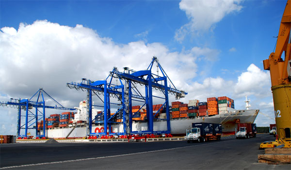 TP.HCM bắt đầu thu phí hạ tầng cảng biển từ tháng 7/2021 - Ảnh 1.