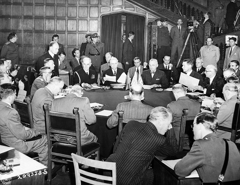 Chuyện chưa kể về hội nghị kết thúc Thế chiến 2: Cuộc gặp gỡ cuối cùng của tam cường  - Ảnh 1.
