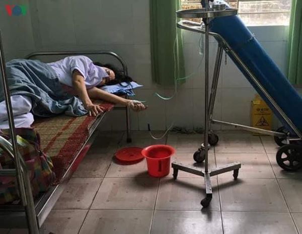 Đà Nẵng: nhân viên y tế ngất xỉu vì làm việc quá sức đã ổn định sức khỏe - Ảnh 1.