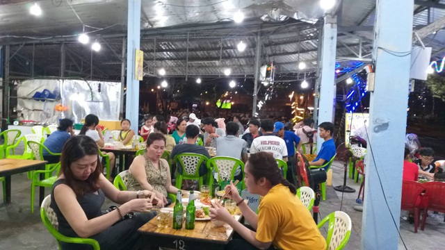 Đà Nẵng: Nhà hàng, cơ sở kinh doanh ăn, uống được hoạt động trở lại - Ảnh 1.