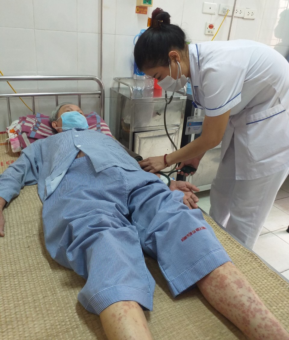 Hà Nội ghi nhận 1.915 bệnh nhân mắc sốt xuất huyết tại 29 quận, huyện - Ảnh 2.