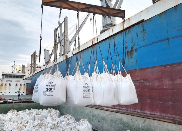 Lần đầu tiên Việt Nam xuất khẩu lô hàng xỉ hạt lò cao nghiền mịn (S95) ra nước ngoài