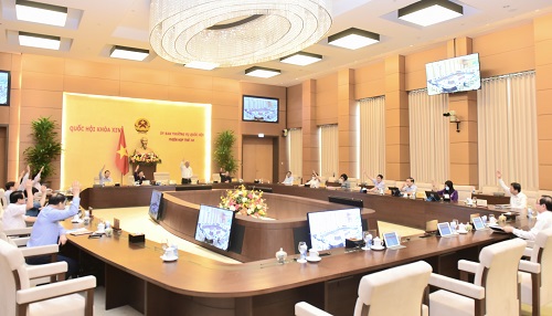 UBTVQH biểu quyết thông qua Nghị quyết - Ảnh: VGP/Lê Sơn