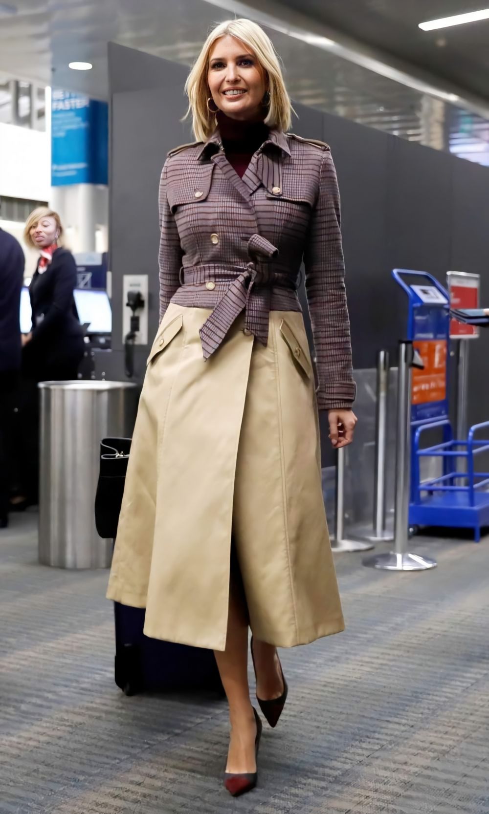 Phong cách thời trang kín đáo, thời thượng của ái nữ Tổng thống Donald Trump - Ảnh 3.