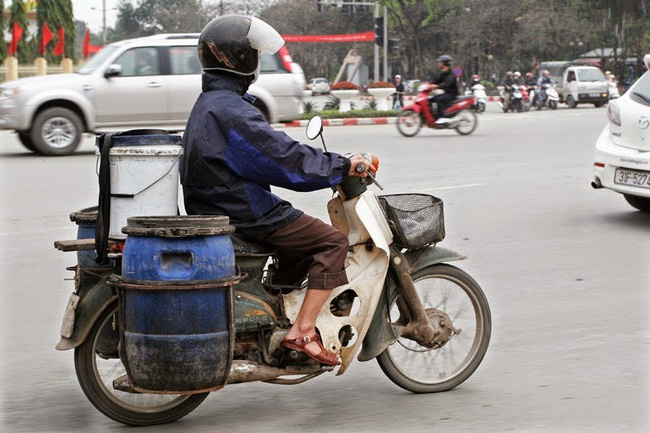 Hà Nội: Dự kiến hỗ trợ từ 2 - 4 triệu đồng cho người dân đổi xe máy cũ sang xe mới. Ảnh minh họa Hà Nội: Dự kiến hỗ trợ từ 2 - 4 triệu đồng cho người dân đổi xe máy cũ sang xe mới. Ảnh minh họa