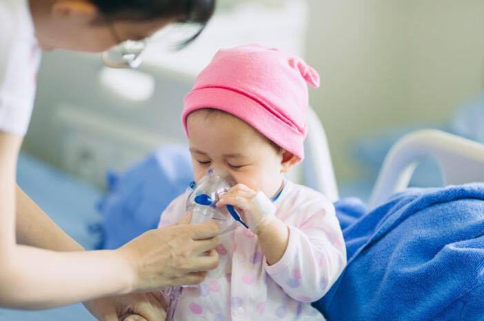 Số trẻ nhập viện cao gấp 3 lần trong mùa lạnh, chuyên gia hướng dẫn cách phòng bệnh hô hấp cho trẻ dịp cận Tết - Ảnh 1.