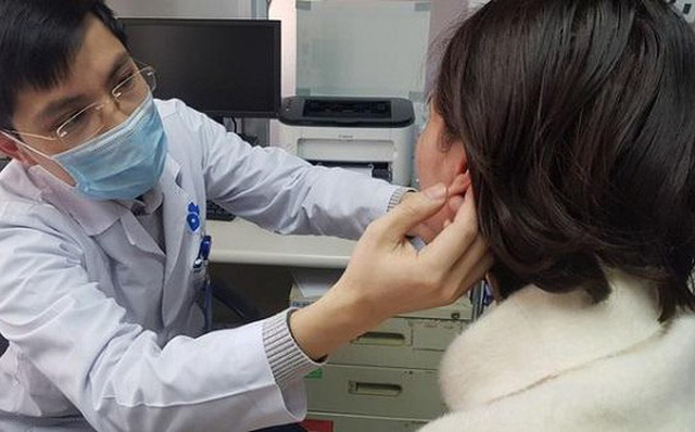 Nở rộ trào lưu tạo tai Phật tăng tài lộc, nhiều ca biến chứng do tiêm filler không đảm bảo tiêu chuẩn - Ảnh 2. Nở rộ trào lưu tạo tai Phật tăng tài lộc, nhiều ca biến chứng do tiêm filler không đảm bảo tiêu chuẩn - Ảnh 2.
