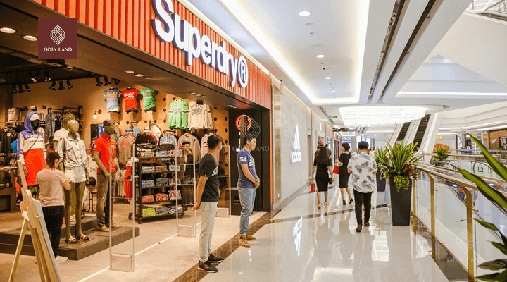 Tín hiệu tích cực cho thị trường bán lẻ: Uniqlo, Giordano, ACE, H&M, Watson tiếp tục tăng số lượng cửa hàng ở Việt Nam - Ảnh 1.
