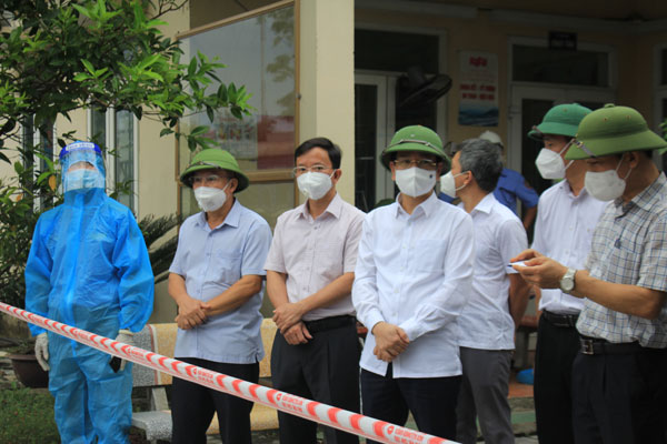 Quảng Bình: Công tác đón công dân gặp khó khăn do dịch bệnh Covid-19 trở về từ các tỉnh phía Nam - Ảnh 1.