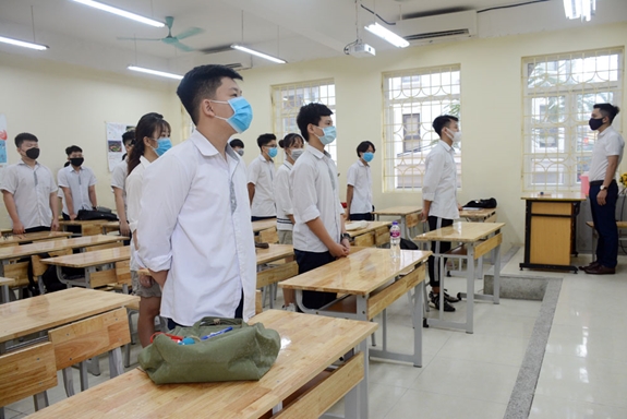 Bộ trưởng GD&ĐT đề nghị cho học sinh ngoại thành Hà Nội đến trường - Ảnh 1.