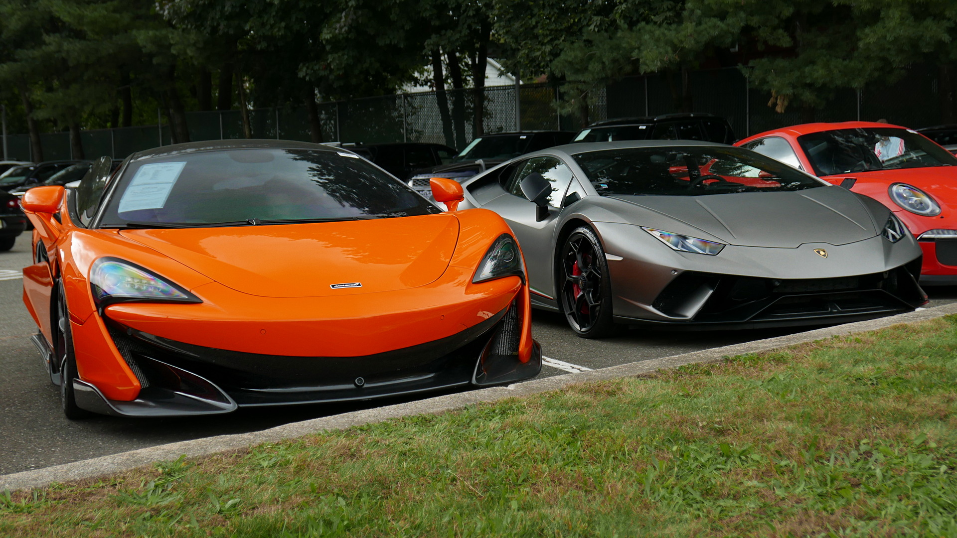 Chàng trai mở đại lý Kia nhưng bán Mer, Audi, Lamborghini: Khách mua McLaren theo kiểu Sorento, Lamborghini Huracan bảo dưỡng cạnh Kia Telluride - Ảnh 1. Chàng trai mở đại lý Kia nhưng bán Mer, Audi, Lamborghini: Khách mua McLaren theo kiểu Sorento, Lamborghini Huracan bảo dưỡng cạnh Kia Telluride - Ảnh 1.