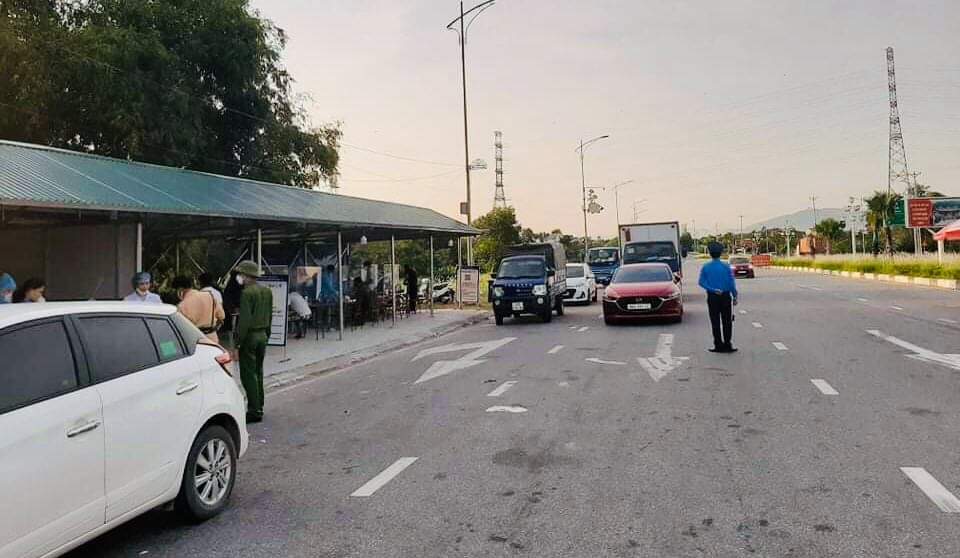Phú Thọ: Tạm dừng hoạt động 10 chốt cửa ngõ giao thông ra vào tỉnh - Ảnh 1.