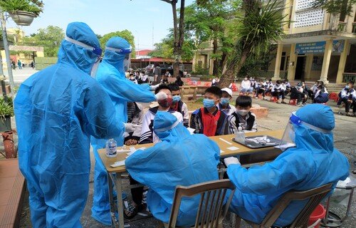 Thái Bình: Trường Cao đẳng Y tế huy động hơn 350 sinh viên, giảng viên và bác sĩ tình nguyện tham gia hỗ trợ phòng chống dịch - Ảnh 4.