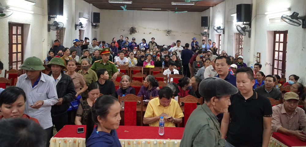Cứu trợ lũ lụt của ca sỹ Thủy Tiên ở Nghệ An: Tìm thấy 30,5 triệu đồng ngoài danh sách - Ảnh 2.