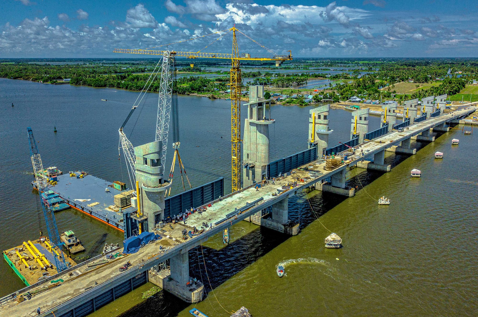 Từ ngày 6-12/11 vận hành thử cống Cái Bé trên sông Cái Bé và cống Cái Lớn trên sông Cái Lớn thuộc 2 huyện Châu Thành và An Biên (Kiên Giang).