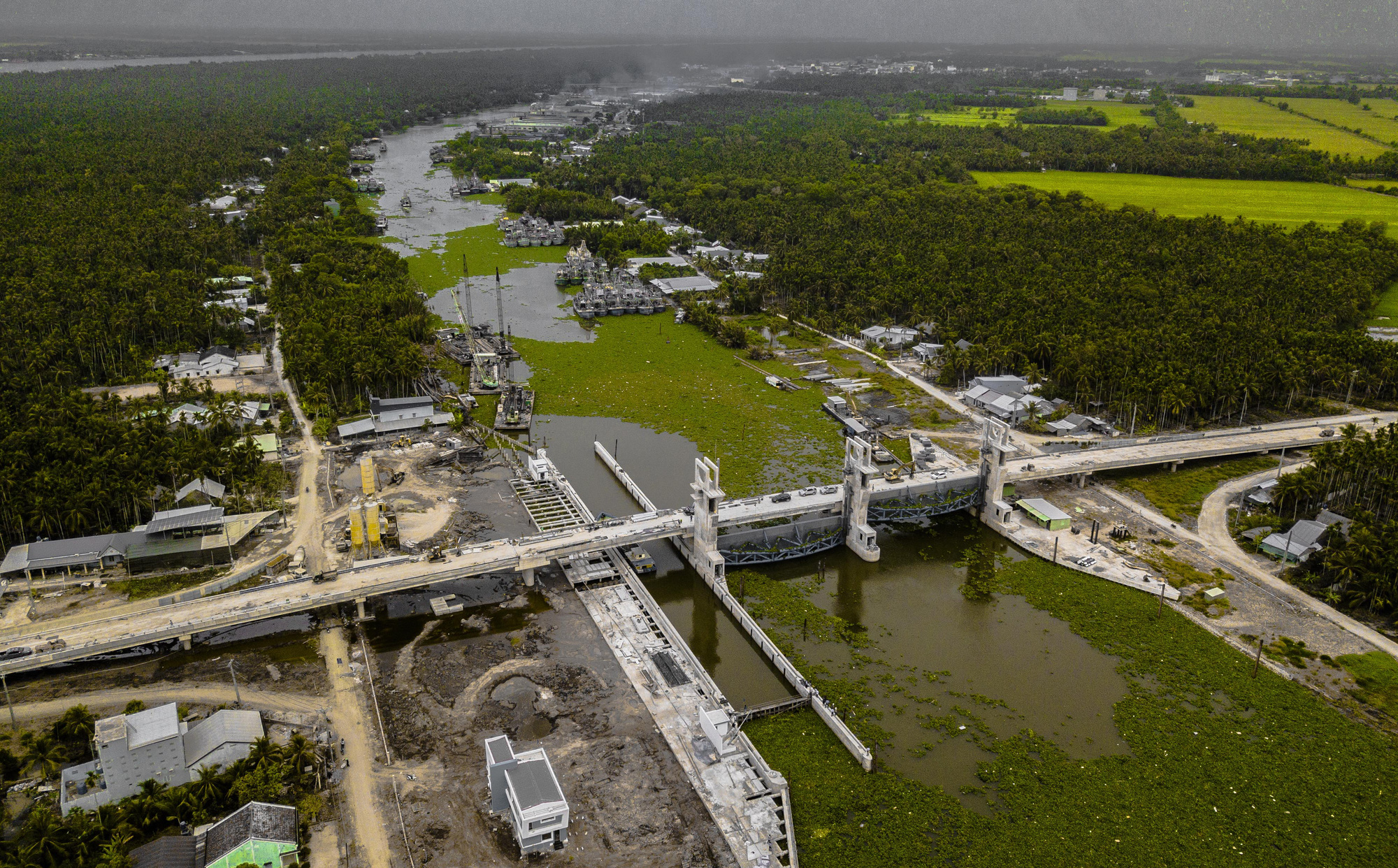 vào tháng 2/2021 cống Cái Bé thuộc dự án Thủy lợi Cái lớn - Cái bé đã được Ban quản lý đầu tư và xây dựng thủy lợi 10 vận hành đóng cống ngăn mặn.