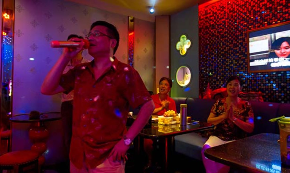 Cơn đau đầu của các quán karaoke ở Trung Quốc: ‘Nồi cơm’ vơi dần vì bị giới trẻ quay lưng - Ảnh 2. Cơn đau đầu của các quán karaoke ở Trung Quốc: ‘Nồi cơm’ vơi dần vì bị giới trẻ quay lưng - Ảnh 2.