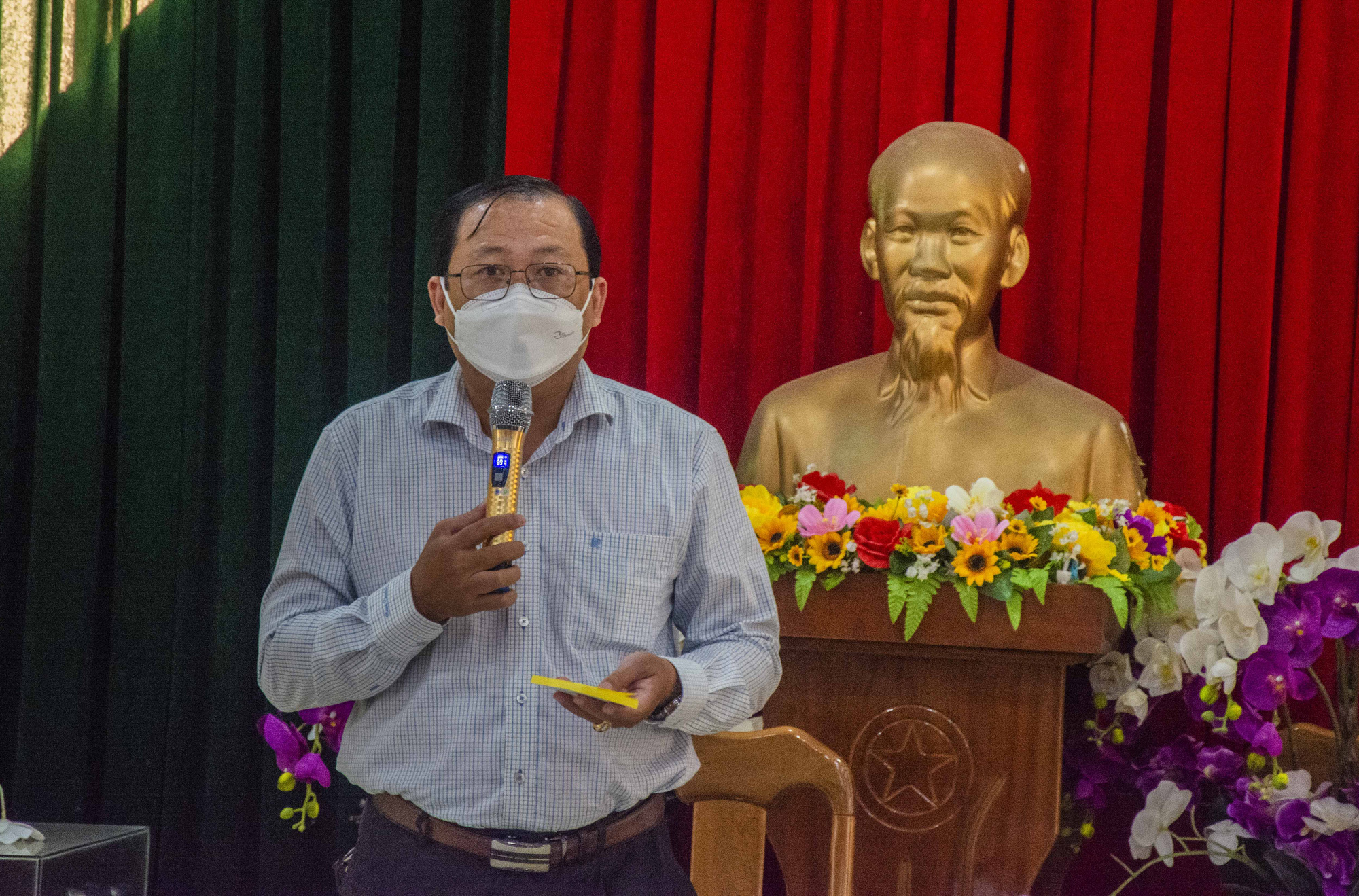 Ông Nguyễn Văn Đen - phó Giám đốc Sở Thông tin và Truyền thông tỉnh Cà Mau khẳng định, Cà Mau sẽ nhanh chóng cung cấp các thông tin liên quan đến vụ việc cho báo chí, tuyệt đối không có việc định hướng hay che dấu thông tin.