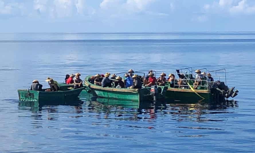 Đảo quốc nhỏ bé tóm gọn tàu cá TQ: Đòi bỏ tù 2 thuyền trưởng, án phạt gần 10 triệu USD - Ảnh 1. Đảo quốc nhỏ bé tóm gọn tàu cá TQ: Đòi bỏ tù 2 thuyền trưởng, án phạt gần 10 triệu USD - Ảnh 1.