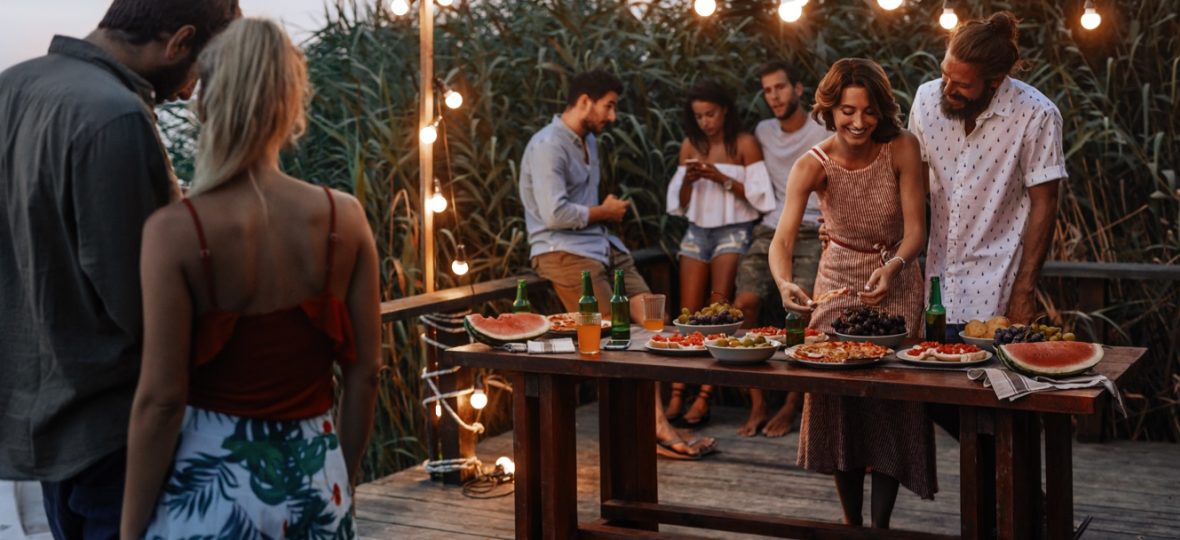 DINK: Lối sống thu nhập nhân đôi, nuôi chó chứ không sinh con ngày một nở rộ tại Châu Á - Ảnh 2. DINK: Lối sống thu nhập nhân đôi, nuôi chó chứ không sinh con ngày một nở rộ tại Châu Á - Ảnh 2.