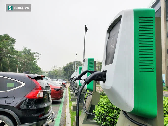 Cận cảnh những trạm sạc nhanh đầu tiên cho ô tô điện VinFast tại Hà Nội - Ảnh 3. Cận cảnh những trạm sạc nhanh đầu tiên cho ô tô điện VinFast tại Hà Nội - Ảnh 3.