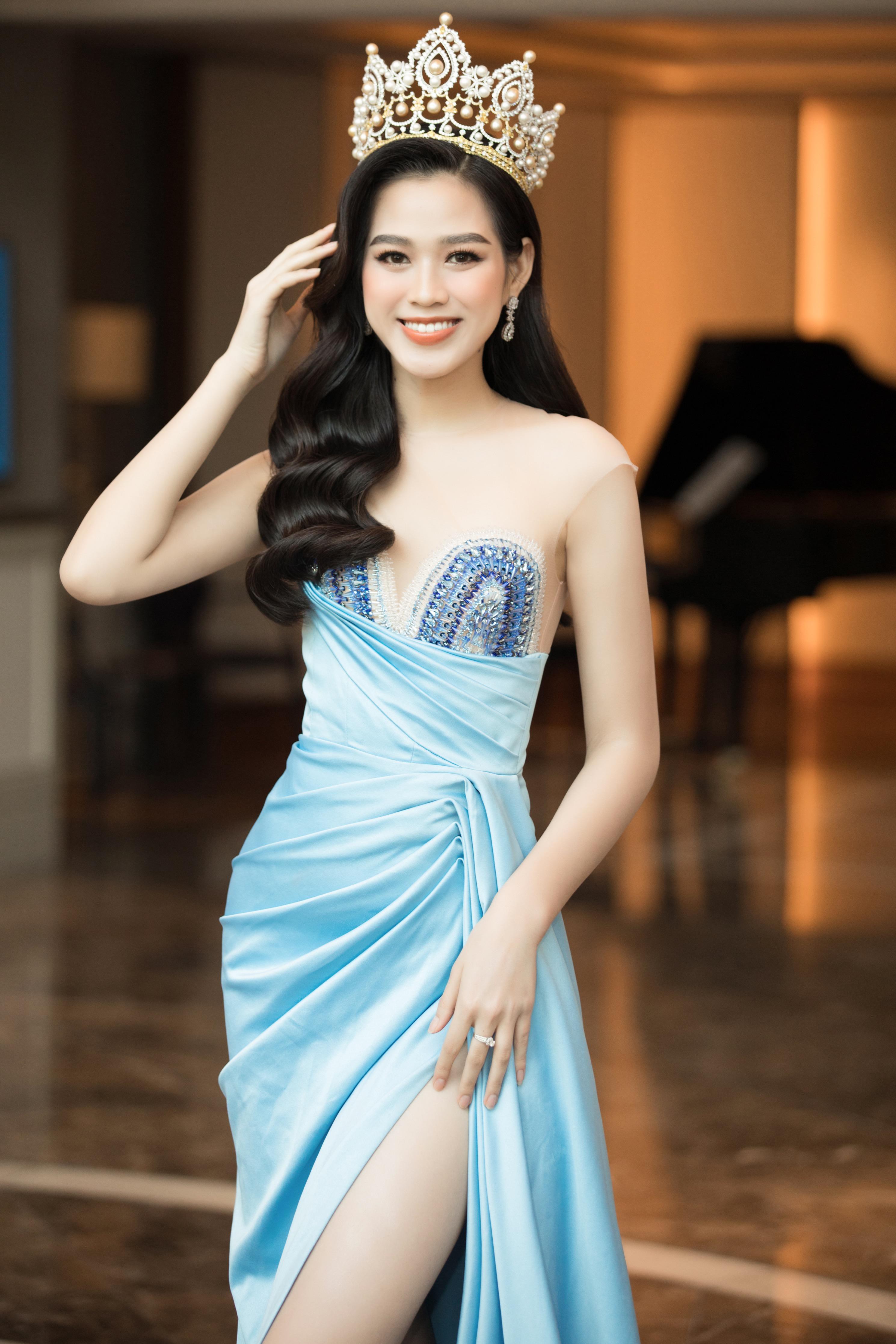 Hoa hậu Đỗ Thị Hà và Hoa hậu Đỗ Mỹ Linh &quot;đọ sắc&quot; tại họp báo khởi động Miss World Vietnam 2021 - Ảnh 1.