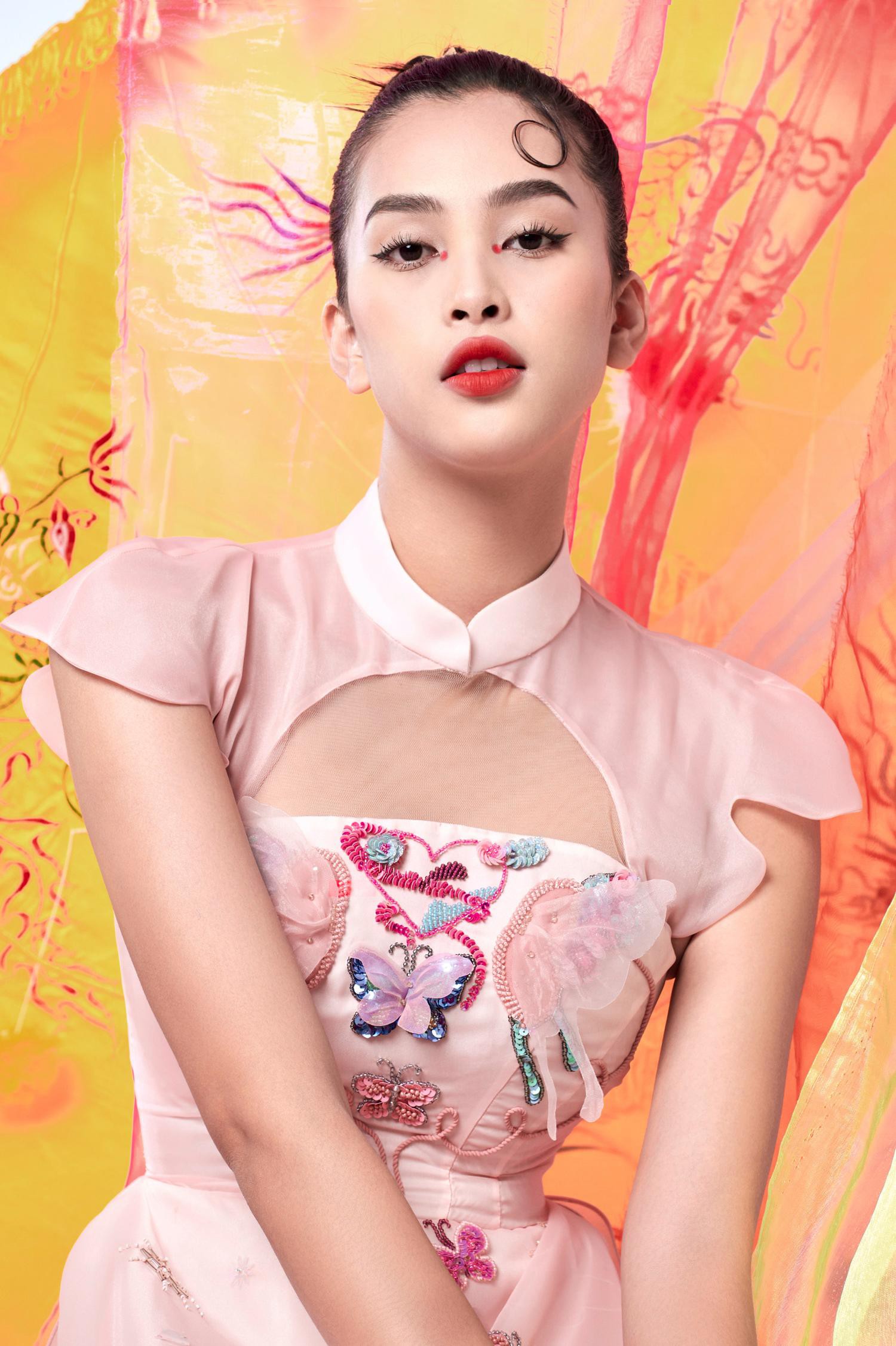 Hoa hậu Tiểu Vy hóa &quot;mỹ nhân cổ trang&quot; gợi cảm, quyến rũ trong bộ ảnh mới - Ảnh 1.