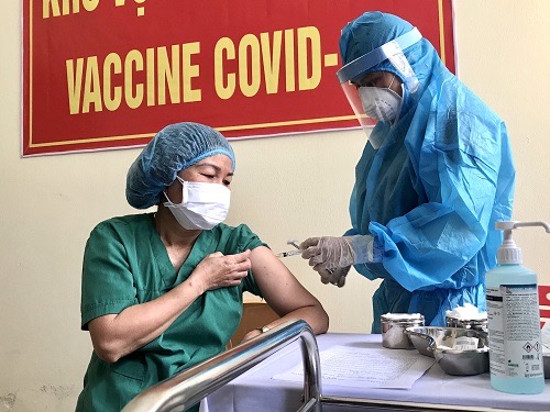 Hơn 63.700 người Việt đã tiêm vắc xin COVID-19 - Ảnh 1.