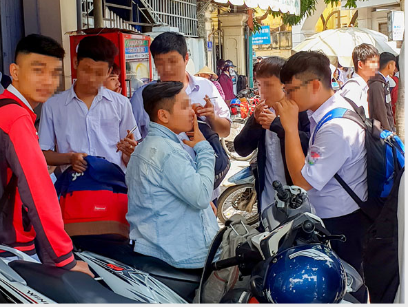 Sốc: Phát hiện thuốc lá điện tử có chứa ma túy tổng hợp, nguy cơ tàn phá sức khỏe học sinh - Ảnh 1. Sốc: Phát hiện thuốc lá điện tử có chứa ma túy tổng hợp, nguy cơ tàn phá sức khỏe học sinh - Ảnh 1.