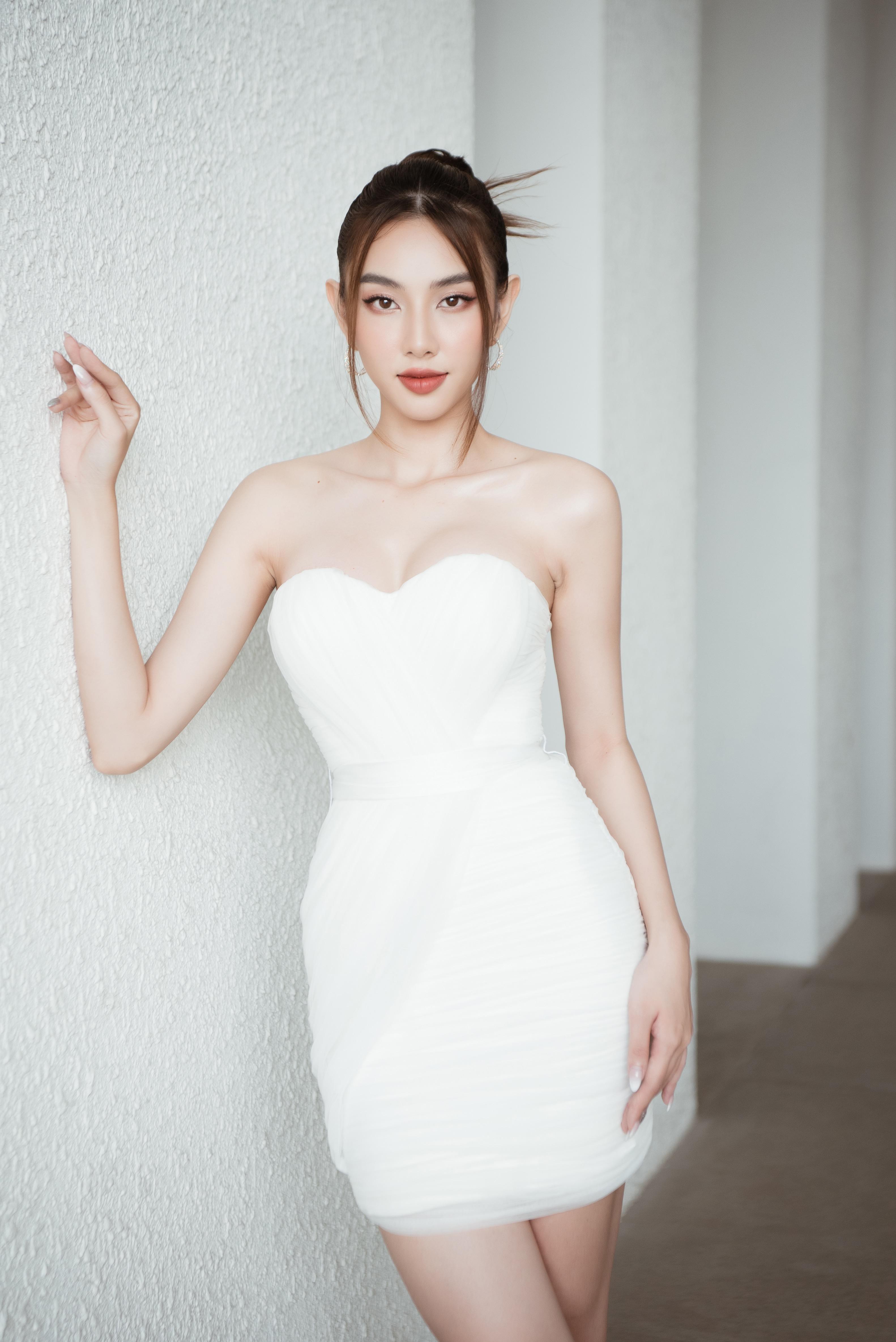 Dàn Hoa, Á hậu diện váy áo cúp ngực gợi cảm trong buổi talkshow tại ĐH Văn Lang - Ảnh 8.