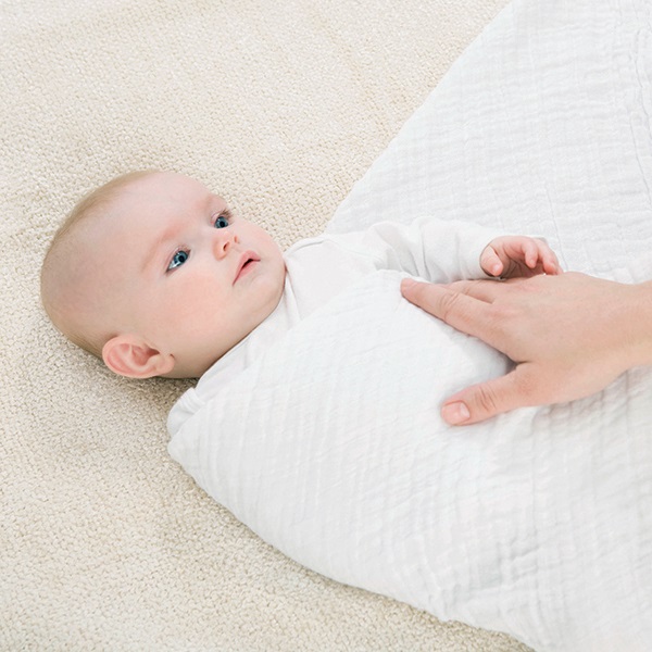 Có nên quấn chũn cho trẻ sơ sinh khi ngủ? Lưu ý gì khi quấn khăn cho trẻ - Ảnh 3. Có nên quấn chũn cho trẻ sơ sinh khi ngủ? Lưu ý gì khi quấn khăn cho trẻ - Ảnh 3.