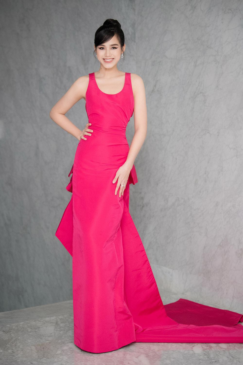 Hoa hậu Đỗ Thị Hà và Lương Thùy Linh nóng bỏng trong trang phục gam màu rực rỡ của nhà thiết kế Công Trí - Ảnh 1.