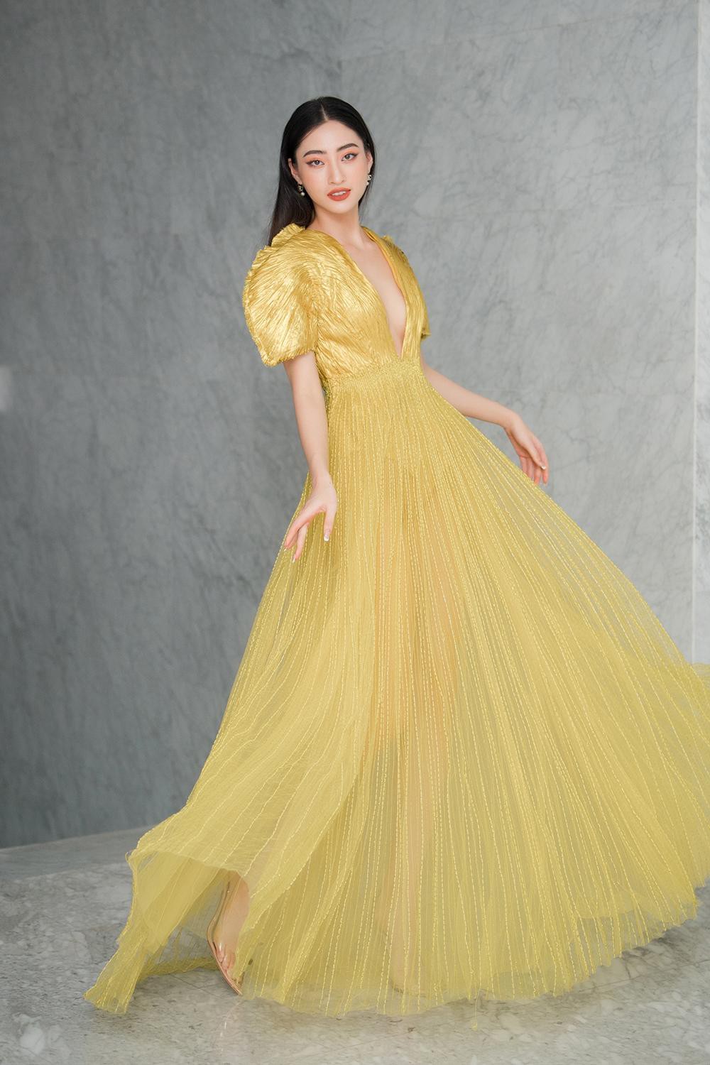 Hoa hậu Đỗ Thị Hà và Lương Thùy Linh nóng bỏng trong trang phục gam màu rực rỡ của nhà thiết kế Công Trí - Ảnh 8.
