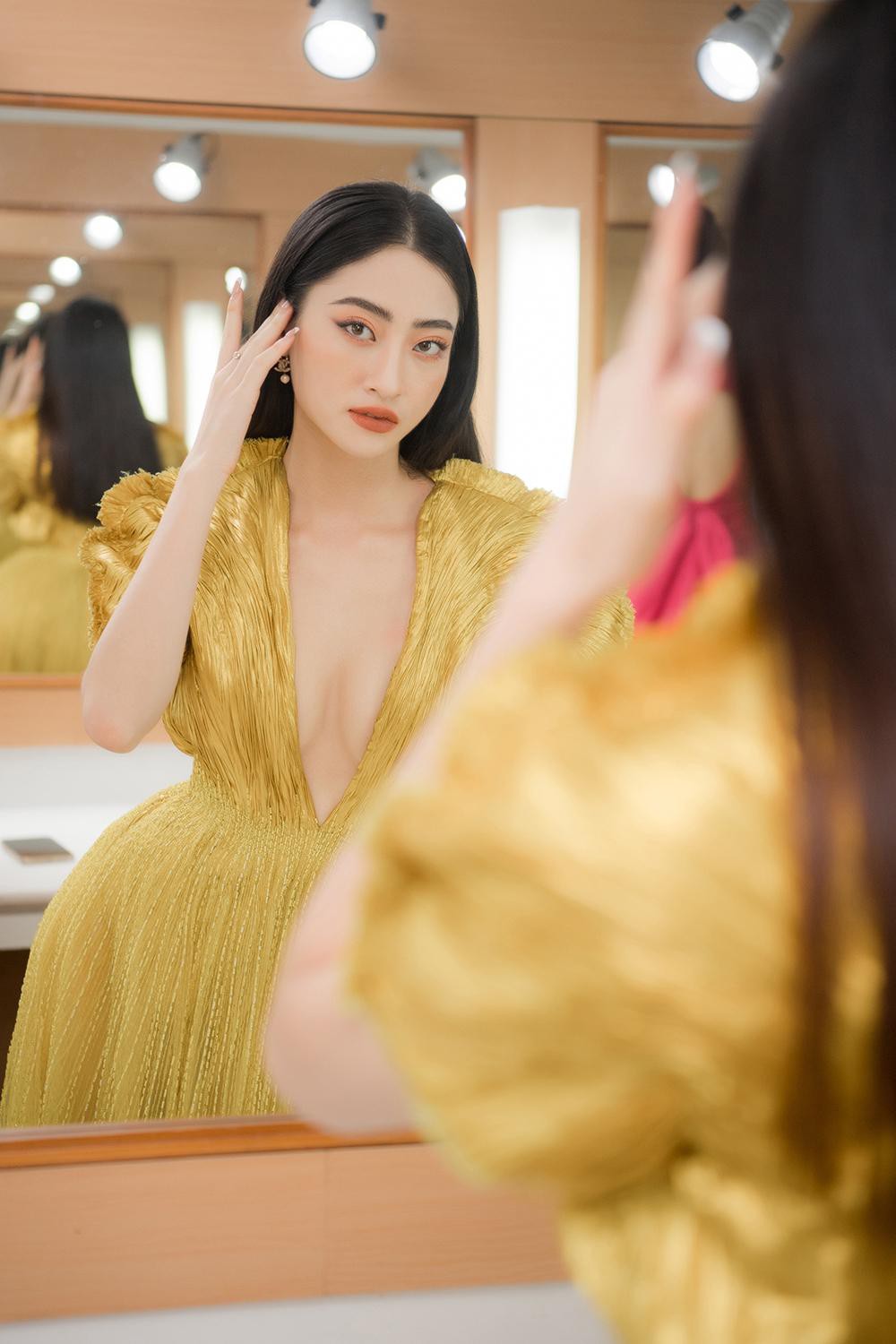 Hoa hậu Đỗ Thị Hà và Lương Thùy Linh nóng bỏng trong trang phục gam màu rực rỡ của nhà thiết kế Công Trí - Ảnh 10.