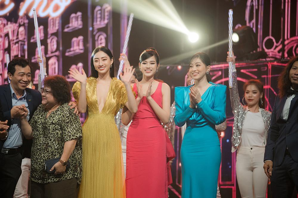 Hoa hậu Đỗ Thị Hà và Lương Thùy Linh nóng bỏng trong trang phục gam màu rực rỡ của nhà thiết kế Công Trí - Ảnh 12.