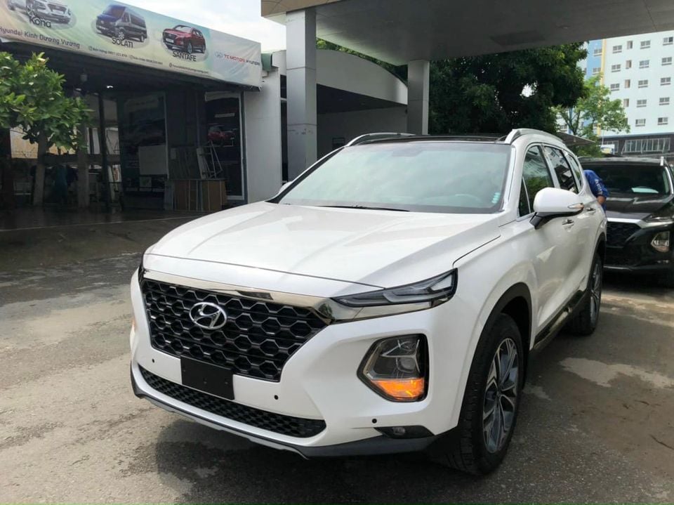 Hyundai Santa Fe đại hạ giá, giảm sốc 110 triệu đồng - Ảnh 1. Hyundai Santa Fe đại hạ giá, giảm sốc 110 triệu đồng - Ảnh 1.